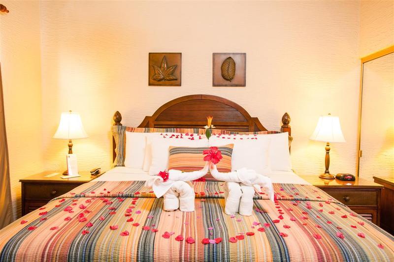 แคลเรียน สวีท รัวตัน แอท ไพน์แอปเปิ้ล วิลลา Hotel French Harbour ภายนอก รูปภาพ